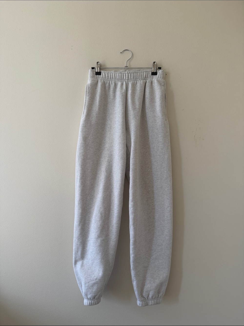 Aritzia TNA Gray Elastic-Waist Sweatpants
